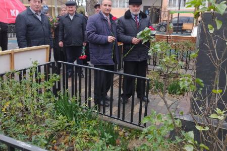 Дагестан. Дербентские коммунисты торжественно отметили 144 годовщину со дня рождения И.В. Сталина