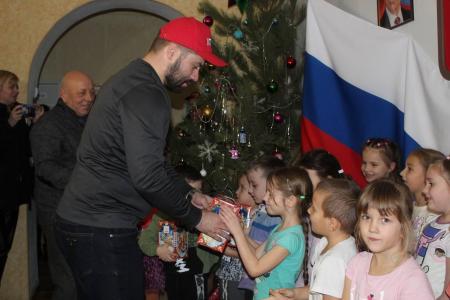 Делегация КПРФ во главе с К.К. Тайсаевым работает на Донбассе