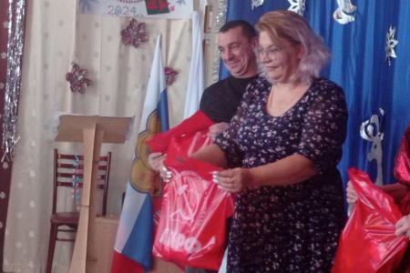 Запорожская область. Активисты КПРФ и женского движения «Надежда России» провели новогодний утренник для детей-сирот