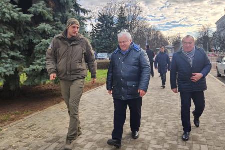 Делегация КПРФ во главе с К.К. Тайсаевым работает в Луганской Народной Республике