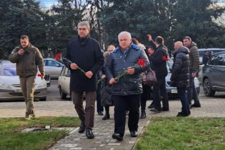 Делегация КПРФ во главе с К.К. Тайсаевым работает в Луганской Народной Республике