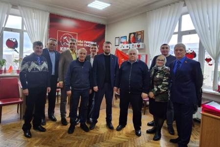 Делегация КПРФ во главе с К.К. Тайсаевым работает в Луганской Народной Республике