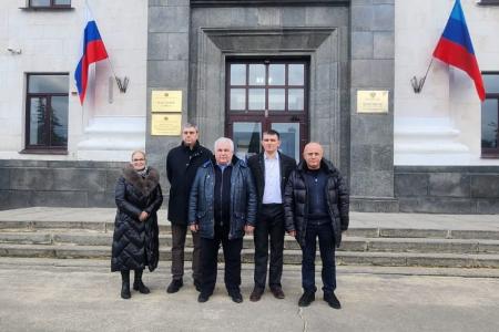 Делегация КПРФ во главе с К.К. Тайсаевым работает в Луганской Народной Республике