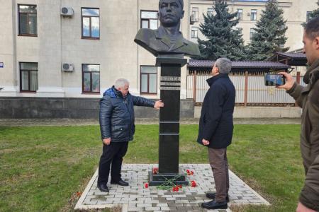 Делегация КПРФ во главе с К.К. Тайсаевым работает в Луганской Народной Республике