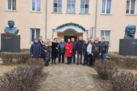 Делегация КПРФ во главе с К.К. Тайсаевым работает в Луганской Народной Республике