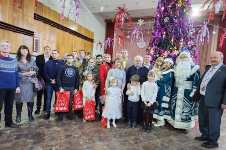 Делегация КПРФ во главе с К.К. Тайсаевым работает в Луганской Народной Республике