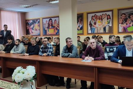 При участии М.Н. Берулава состоялась встреча коллектива Московского инновационного университета с китайским гостем товарищем Хэ Чжэньвэем