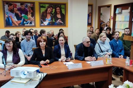 При участии М.Н. Берулава состоялась встреча коллектива Московского инновационного университета с китайским гостем товарищем Хэ Чжэньвэем