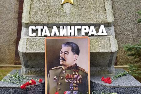 В Севастополе почтили память И.В. Сталина