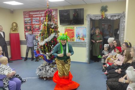 Лидер коммунистов Тюменской области Тамара Казанцева приготовила 1100 подарков для детей