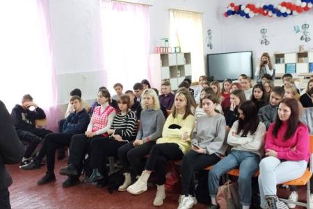Херсонская область. Лидер местных коммунистов Рамиль Замалетдинов провел урок мужества для старшеклассников