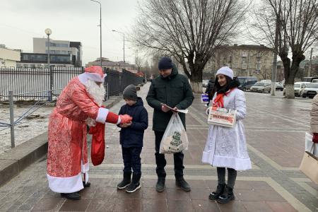Сталинград. Красный Дед Мороз в городе
