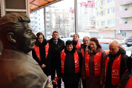 На священной Сталинградской земле почтили память И.В. Сталина