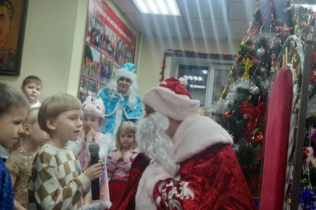 Лидер коммунистов Тюменской области Тамара Казанцева приготовила 1100 подарков для детей