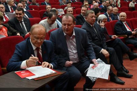 Пленум ЦК КПРФ рекомендовал делегатам предстоящего съезда выдвинуть Н.М. Харитонова кандидатом в Президенты России
