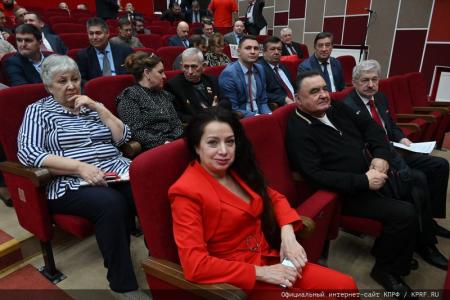 Пленум ЦК КПРФ рекомендовал делегатам предстоящего съезда выдвинуть Н.М. Харитонова кандидатом в Президенты России