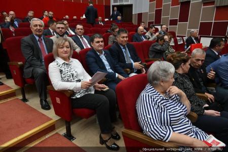 Пленум ЦК КПРФ рекомендовал делегатам предстоящего съезда выдвинуть Н.М. Харитонова кандидатом в Президенты России