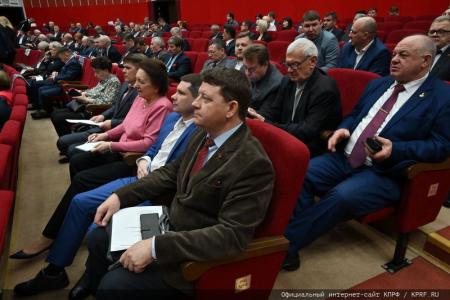 Пленум ЦК КПРФ рекомендовал делегатам предстоящего съезда выдвинуть Н.М. Харитонова кандидатом в Президенты России