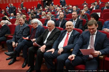 Пленум ЦК КПРФ рекомендовал делегатам предстоящего съезда выдвинуть Н.М. Харитонова кандидатом в Президенты России