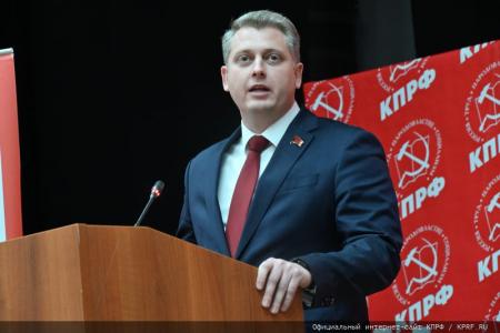 Пленум ЦК КПРФ рекомендовал делегатам предстоящего съезда выдвинуть Н.М. Харитонова кандидатом в Президенты России