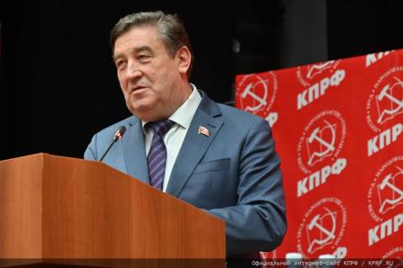 Пленум ЦК КПРФ рекомендовал делегатам предстоящего съезда выдвинуть Н.М. Харитонова кандидатом в Президенты России