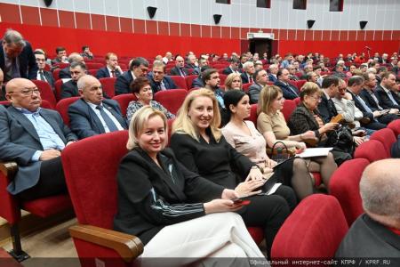 Пленум ЦК КПРФ рекомендовал делегатам предстоящего съезда выдвинуть Н.М. Харитонова кандидатом в Президенты России