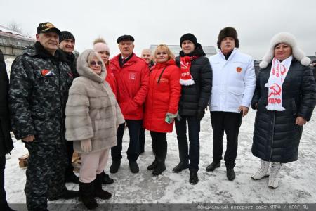 КПРФ отправила из Подмосковья 120-й новогодний гуманитарный конвой