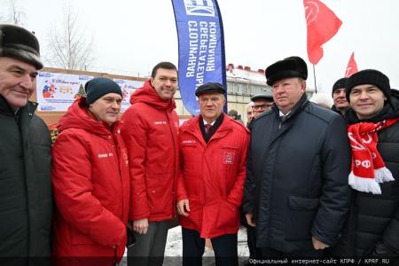 КПРФ отправила из Подмосковья 120-й новогодний гуманитарный конвой