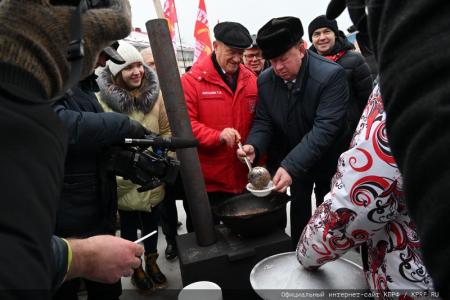 КПРФ отправила из Подмосковья 120-й новогодний гуманитарный конвой