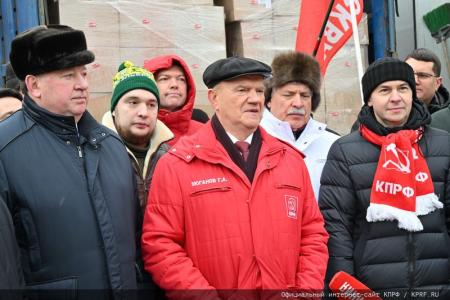 КПРФ отправила из Подмосковья 120-й новогодний гуманитарный конвой