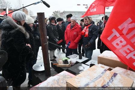 КПРФ отправила 119-й гуманитарный конвой на Донбасс