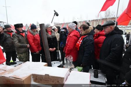 КПРФ отправила 119-й гуманитарный конвой на Донбасс