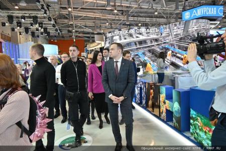 Депутаты-коммунисты посетили Международную выставку-форум «Россия»