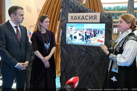 Депутаты-коммунисты посетили Международную выставку-форум «Россия»