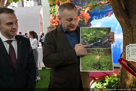 Депутаты-коммунисты посетили Международную выставку-форум «Россия»