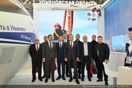 Депутаты-коммунисты посетили Международную выставку-форум «Россия»