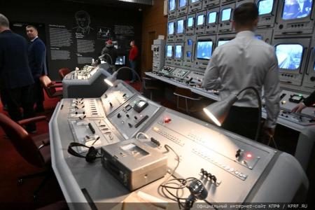 Депутаты-коммунисты посетили Международную выставку-форум «Россия»