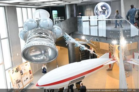 Депутаты-коммунисты посетили Международную выставку-форум «Россия»