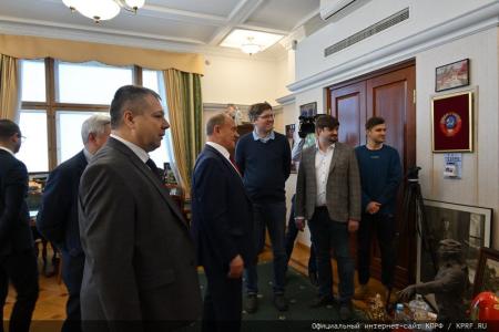 Геннадий Зюганов вручил шахматистам Спортклуба КПРФ медали «В ознаменование 100-летия образования СССР»