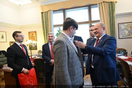 Геннадий Зюганов вручил шахматистам Спортклуба КПРФ медали «В ознаменование 100-летия образования СССР»