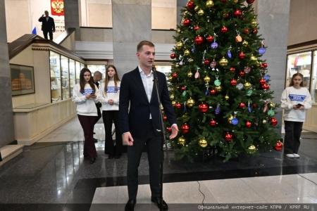 Г.А. Зюганов принял участие в Госдуме в благотворительной акции «Елка желаний»