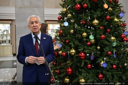 Г.А. Зюганов принял участие в Госдуме в благотворительной акции «Елка желаний»