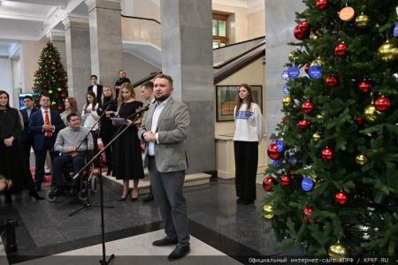 Г.А. Зюганов принял участие в Госдуме в благотворительной акции «Елка желаний»