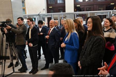 Г.А. Зюганов принял участие в Госдуме в благотворительной акции «Елка желаний»