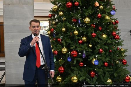 Г.А. Зюганов принял участие в Госдуме в благотворительной акции «Елка желаний»