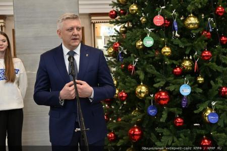 Г.А. Зюганов принял участие в Госдуме в благотворительной акции «Елка желаний»