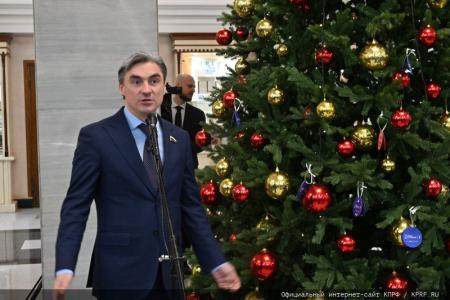 Г.А. Зюганов принял участие в Госдуме в благотворительной акции «Елка желаний»