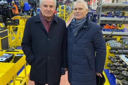 Санкт-Петербург. Депутаты Госдумы Николай Езерский и Сергей Пантелеев ознакомились с выполнением гособоронзаказа на Кировском заводе