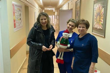 Нижегородские активисты женского движения «Надежда России» привезли фрукты и детское питание детям в противотуберкулезный диспансер