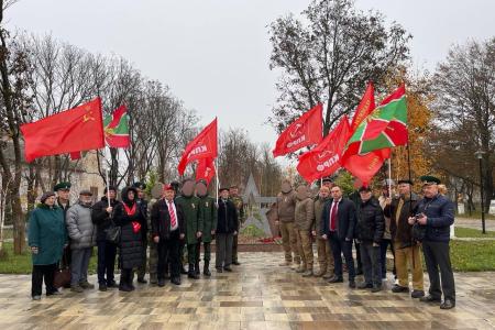 В Крыму отметили День героев Отечества